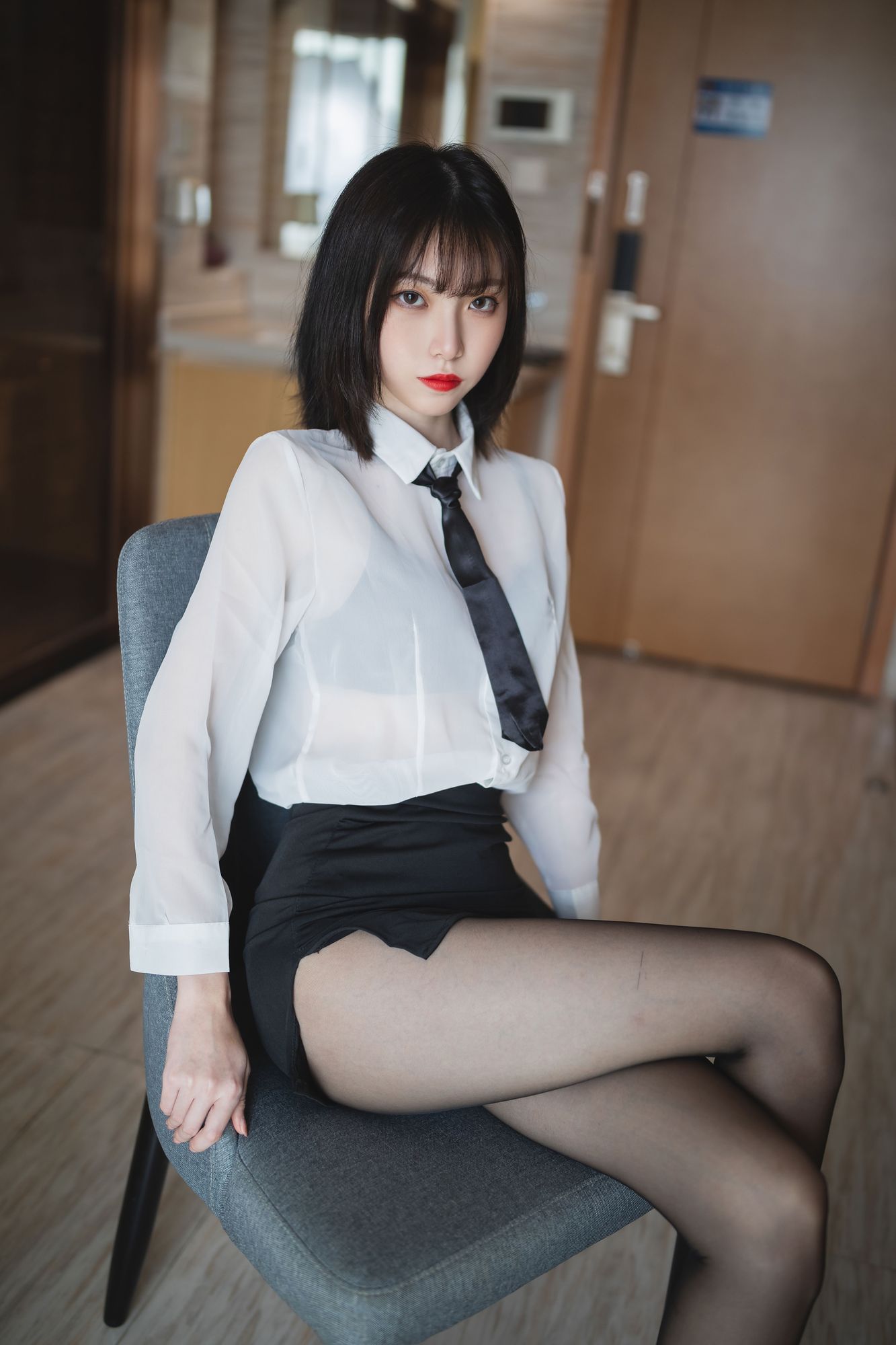 图片[1]-No.002-ol制服 [41P]-cos王者-用心收藏好每一套cos美图